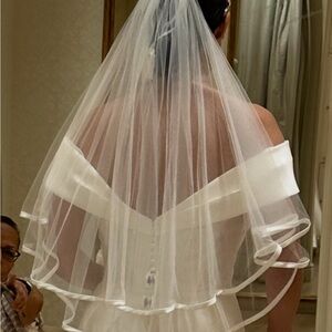NWT Pronovias Les Accessoires Veil